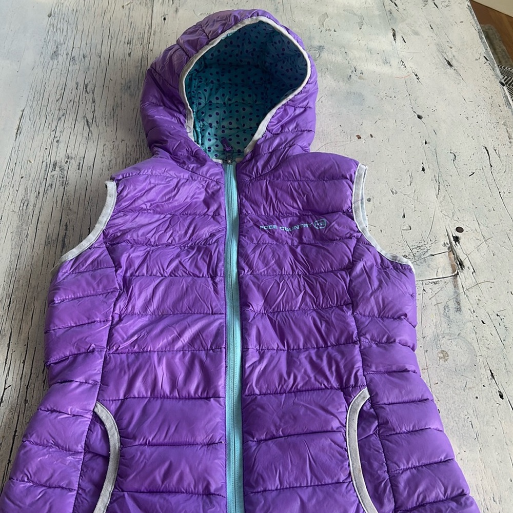 Cute Pokadot Free Country down vest Size medium, 10/12
